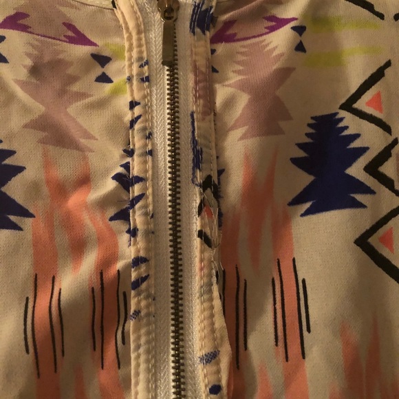 Fun & flirt Aztec printed woven ss shirt - Picture 3 of 3